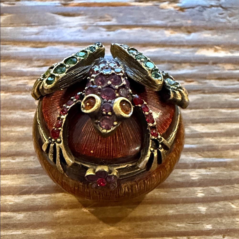 Jay Strongwater retired frog on round mini trinket box